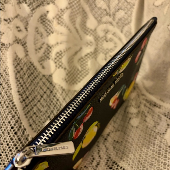 NWT Michael kors Jet Set Travel Large Sequined Fruit Print Wristlet - Picture 7 of 9